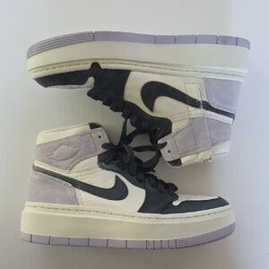 Woman's NIKE Jordan 1 Elevate High (8.5)